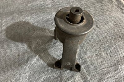Подушка, опора двигуна задня 2.5 VW T5 7H0199849 VAG Фольксваген Т5