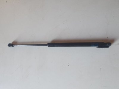 Амортизатор кришки багажнику, ляди 2002-2007 GN7L62620A, 017881 Мазда 6
