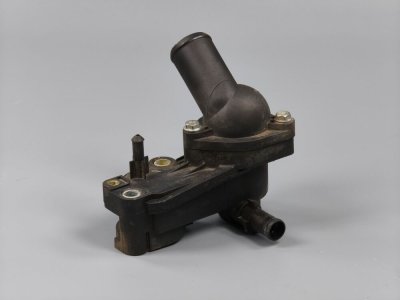 Корпус термостата 1.8TDCI 2002-2013 2S4Q9K478AD, 45227 Форд Транзит Коннект