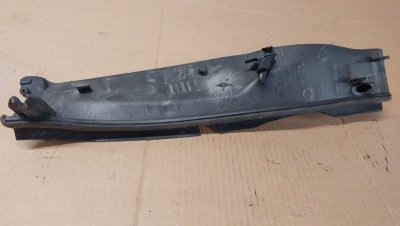 Накладка лобового скла права  3' E90 LCI  2.0 дизель 2005-2013 седан 	64316925974 БМВ, BMW