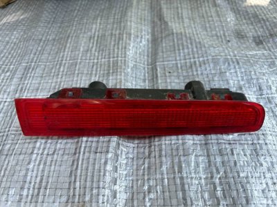 Додатковий стоп сигнал розпашонка правий VW T5 7E0945097E VAG Фольксваген Т5