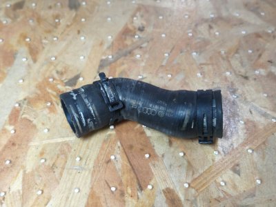 Патрубок системи охолодження 2.0 TFSI 2005-2015 06F122101A VAG Сеат Алтеа XL