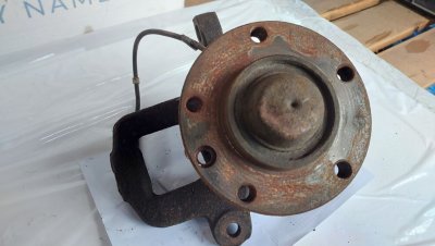 Ступиця передня ліва однокаткова з АБС, ABS A9013320301 1996-2006 Фольксваген ЛТ, Мерседес Спрінтер 903