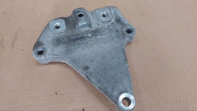 Кронштейн кріплення КПП, коробки передач 1.4 TSI 1K0199117BB VAG Фольксваген Гольф