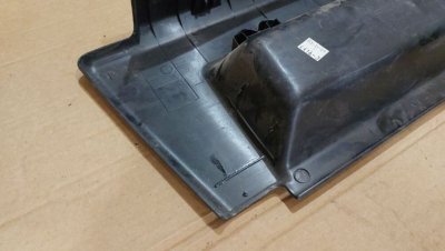 Накладка, кришка, заглушка сидіння чорна VW T5 7H0881697B VAG Фольксваген Т5-2