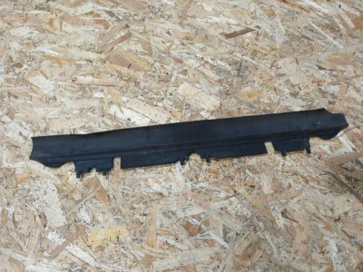 Дефлектор радіатора верхній VW 1T0121341D VAG Фольксваген Кадді