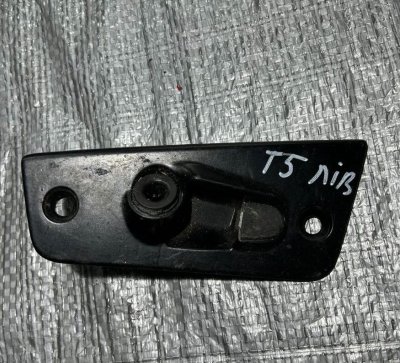 Направляюча здвижної дверки лівої нижня (на кузові) VW T5 7H0843639F,  7E0843639B VAG Фольксваген Т5