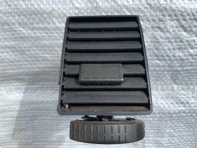 Дефлектор в панель правий центральний VW T5 7H0815706C VAG Фольксваген Т5