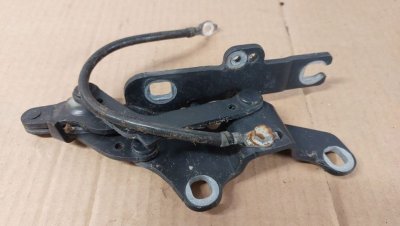 Завіс, пеля капота ліва 3' E90 LCI  2.0 дизель N47 2005-2013 седан 7115263 БМВ, BMW