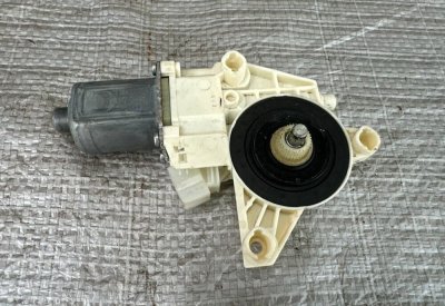 Моторчик стеклоподъемника передней левой двери 2014+ A4479063500 447 Mercedes Vito