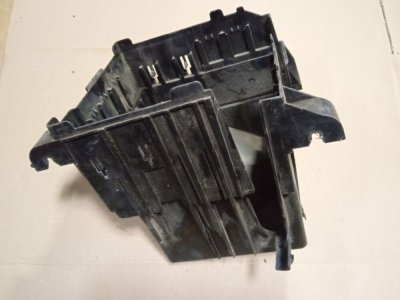 Корпус блоку запобіжників Рестайл 2006-2014 8200810225, 8200490001 Рено Трафік, Опель Віваро, Ніссан Прімастар-1