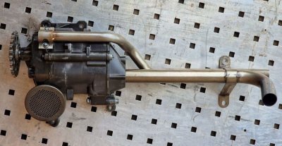 Масляний насос MERCEDES W211 2.7, 3.2 CDI A 6121810201 Мерседес