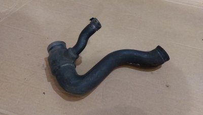 Патрубок радіатора охолодження нижній правий  2.2, 2.7 CDI 2000-2006 A9015012682 Мерседес Спрінтер 903