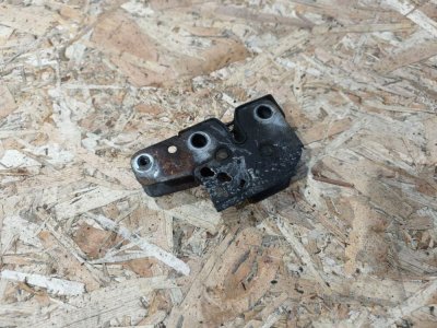 Замок капоту нижній VW 1T0823509C VAG Фольксваген Кадді