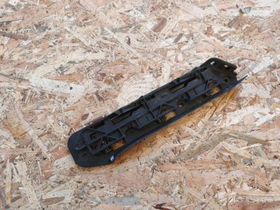 Кронштейн кріплення переднього правого крила VW 1T0807936 VAG Фольксваген Кадді