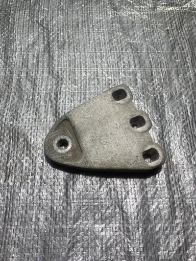Кронштейн подушки двигуна VW T5 V05071 VAG Фольксваген Т5