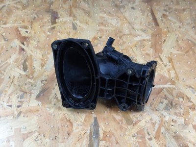 Патрубок дросельної заслонки 2.2 CDI ОМ651 2009-2014 906 A6510900028 Мерседес Спрінтер