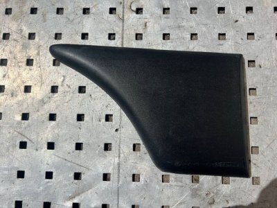 Молдинг задній боковий правий, під горловиною 2003-2008 M59 9649860277 Сітроен Берлінго, Пежо Партнер