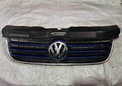 Решітка радіатору передня(колір і стан уточнювати) VW T5 7H0807101/8 VAG Фольксваген Т5