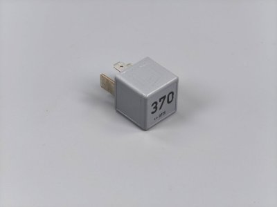 Реле 370 вентилятора VW 8D0951253 VAG Фольксваген