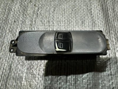 Блок кнопок склопідйомника лівий 2003-2010 2.2 CDI OM 646 A6395450713 639 Мерседес Віто
