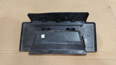 Накладка, кришка, заглушка сидіння чорна VW T5 7H0881697B VAG Фольксваген Т5-1