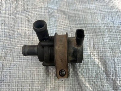 Рециркуляційний додатковий насос охолодження VW T5 078121601B VAG Фольксваген Т5