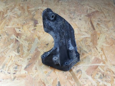 Кронштейн кріплення, лапа двигуна ОМ651 2014+ A6512235704 447 Мерседес Віто