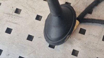 Антена коротка 8200416450 Рено Трафік, Опель Віваро, Ніссан Прімастар-1