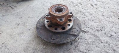 Ступиця передня однокаткова R16 2.0 2000-2006 YC151104AA Форд Транзит