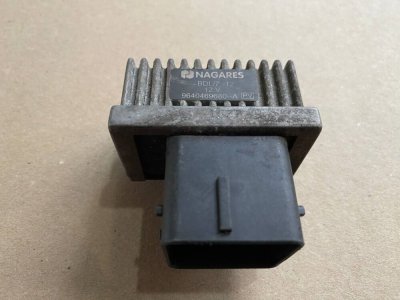 Реле свічок накалювання 2.0, 2.5 DCI 9640469680 з квадратною фішкою Рено Трафік, Опель Віваро, Ніссан Прімастар-1