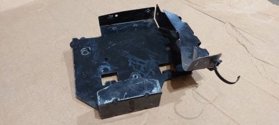 Кронштейн кріплення блоку запобіжників 8200630428 Рено Трафік, Опель Віваро, Ніссан Прімастар