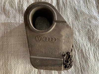 Опора, підпора корпусу повітряного фільтра VW T4 701129562B VAG Фольксваген Т4