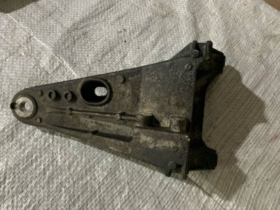 Кронштейн кріплення подушки двигуна задній VW T5 7H0199370A VAG Фольксваген Т5
