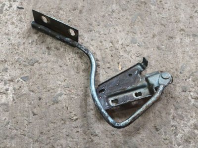 Петля, завіс капоту права 2.0 2000-2006 YC1516800AG Форд Транзит