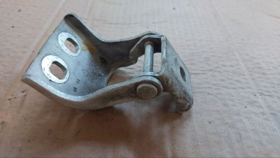 Петля, завіс передньої дверки нижній, низ 115113502,  8200488006 Рено Кенго 2,3, Мерседес Сітан