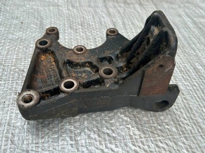 Кронштейн опори, подушки двигуна правий VW T4 074199207B VAG Фольксваген Т4-1