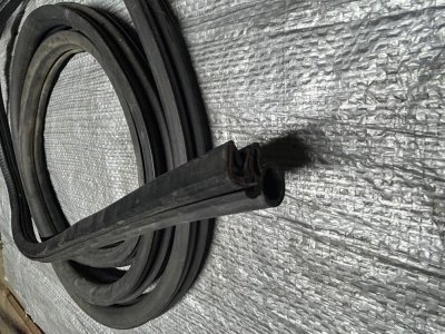 Ущільнювач дверей передніх правий VW T4 7D0837912 VAG Фольксваген Т4