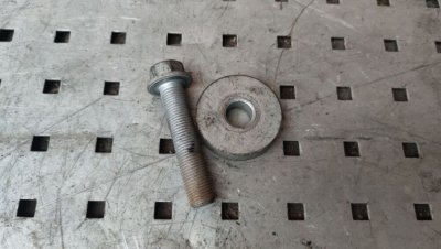 Болт шківа колінвала K9K 1.5DCI 8200367922 Рено Кенго