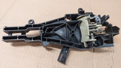 Кронштейн ручки зовнішньої передніх лівих дверей 3' E90 LCI  2.0 дизель N47 2005-2013 седан 51217193263 БМВ, BMW