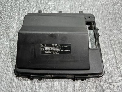 Кришка блоку запобіжників 2003-2010 2.2 CDI OM 646 A6395450303 639 Мерседес Віто