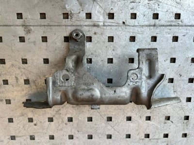 Кронштейн кріплення випускного колектора 2010+ 2.3DCI 960729 Рено Мастер 3, Опель Мовано, Ніссан NV400