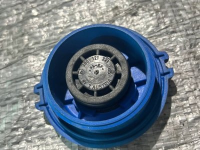 Кришка бачка розширювального для охолоджуючої рідини VW T5 3B0121321 VAG Фольксваген Транспортер Т5, Гольф, Сеат Алтеа XL-1