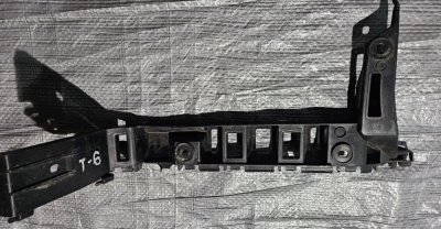 Кронштейн бампера заднього правий 2016+ VW T6 7E0807394C VAG Фольксваген