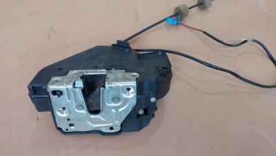 Замок передніх лівих, водійських дверей A2037200135 Мерседес C-clas W203