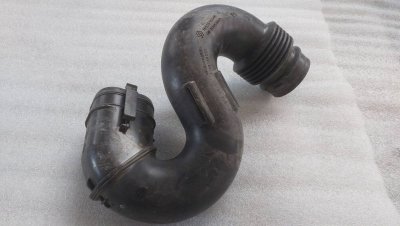 Патрубок забору повітря до корпусу повітряного фільтру 1.6 dсi 2014+ 165555514R, 93451665 Рено Трафік 3, Опель Віваро, Фіат Таленто, Ніссан NV 300