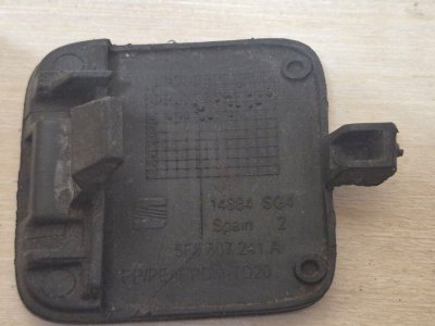 Заглушка буксирувального крюка переднього бампера 5F0807241A VAG Сеат Леон