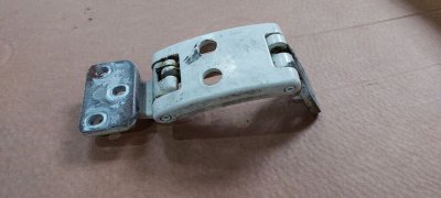 Петля завіс задніх дверей верхня ліва(колір і стан уточнювати)(270 градусів) 2006+ 906 A9067400037 Мерседес Спрінтер, Фольксваген Крафтер-1