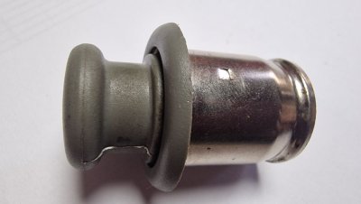 Прикурювач, вставка 8210001224 Рено Трафік, Опель Віваро, Ніссан Прімастар