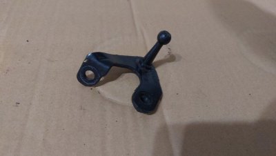 Кронштейн корпуса фільтра K9K 1.5DCI 8200629142 Рено Кенго